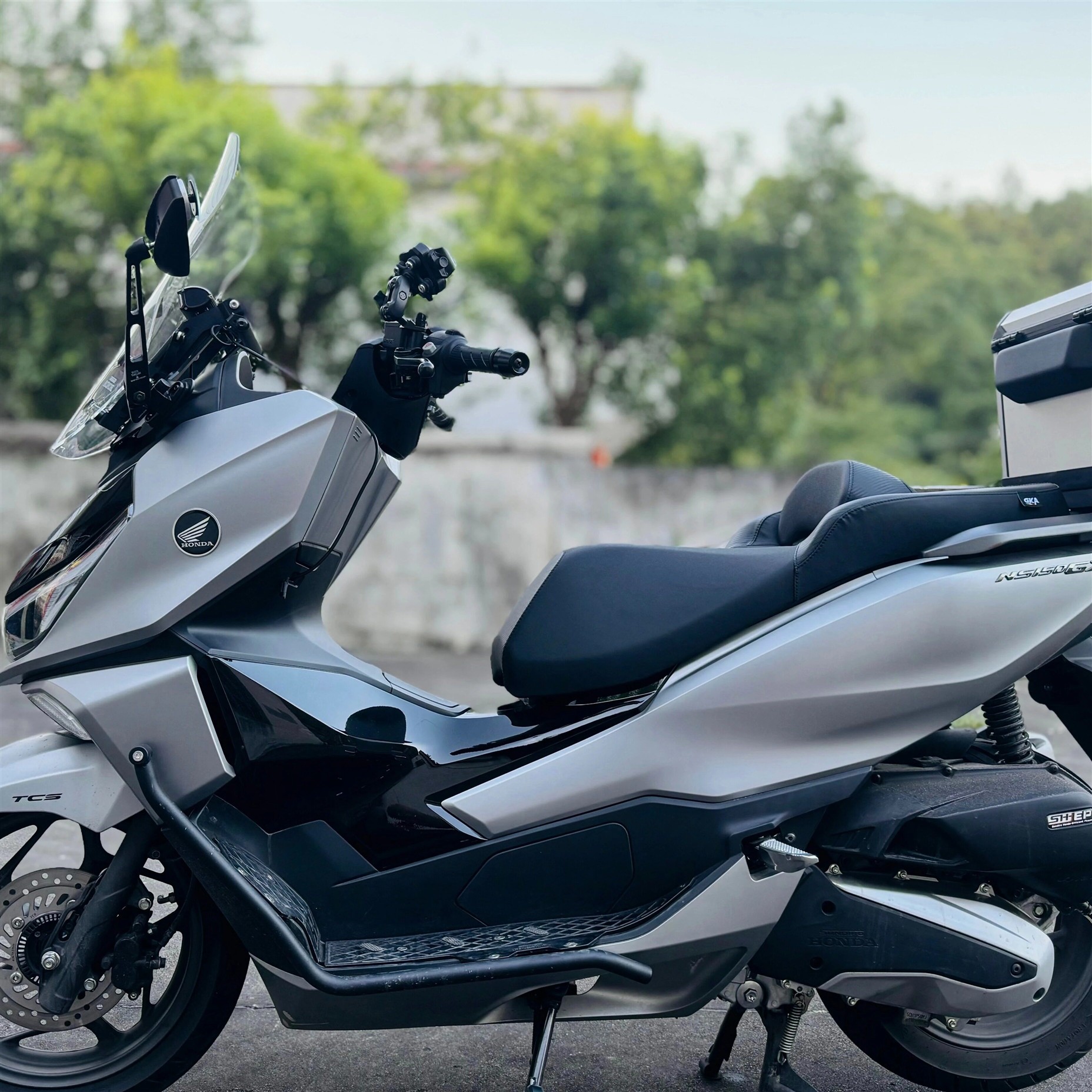 适用于本田NS150gx/pcx160通用坐垫总成皮革大沙发加大腰靠柔软