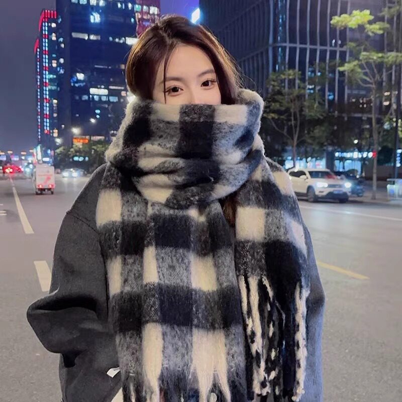 围巾女冬季高级感仿羊绒黑白格子围巾网红同款爆款保暖加厚围脖