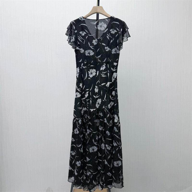 良新月●2026夏季品 雪纺v领清连衣女法式温柔小新裙茶歇裙子NND9