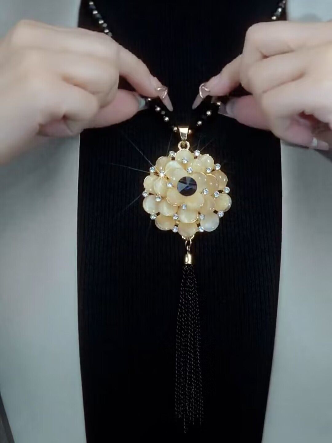 韩国复古长款水晶花朵吊坠毛衣链女百搭气质项链时尚民族风挂配饰
