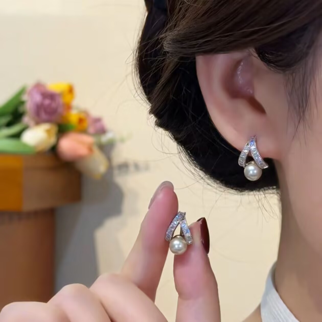 时尚V字满钻珍珠耳钉女级感温柔小众耳饰精美爆款轻奢气质耳钉女