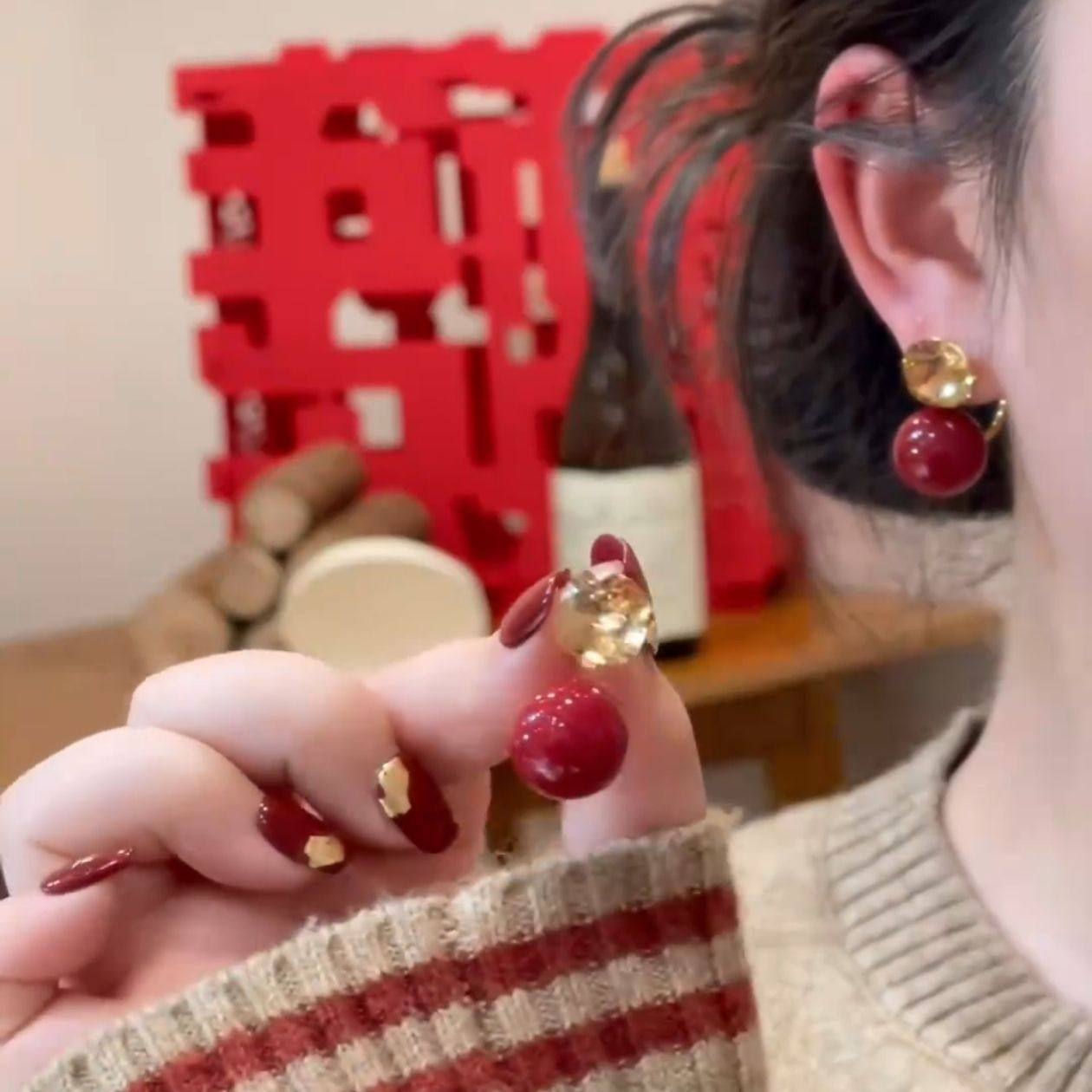 新年安可拉红珠珠咖色水滴耳钉女新款爆款高级感百搭耳饰精美耳钉,饰品/流行首饰/时尚饰品新,耳环,淘宝优惠券,粉丝福利购,淘宝优惠卷