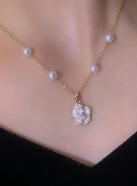 高级感山茶花珍珠项链女网红爆款轻奢小众气质锁骨链女2023年新款
