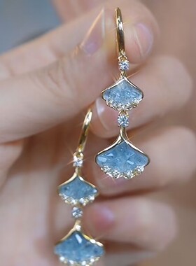 超仙浅蓝色银杏叶耳扣耳环高级感气质长款百搭精美耳饰女2024新款