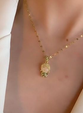 抖音网红钛钢项链女金色小沙弥锁骨链个性百搭潮流吊坠2022新饰品