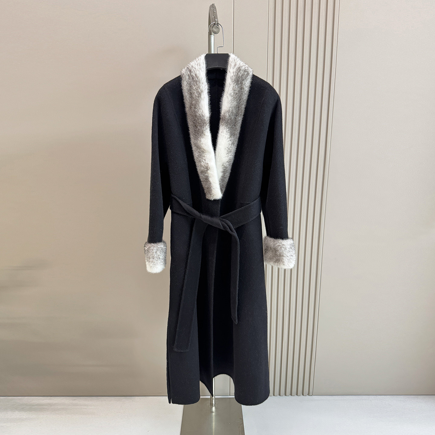 黑十字貂领羊绒大衣特惠