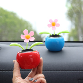 车载摇头摆件创意可爱网红太阳能苹果花车上中控台个性 饰用品女 装