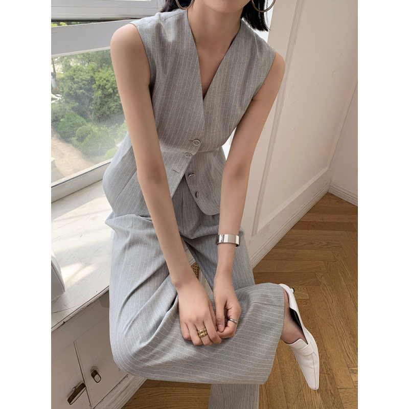 灰色条纹两件套装女2025年夏季无袖西装马甲高腰阔腿裤开叉半身裙