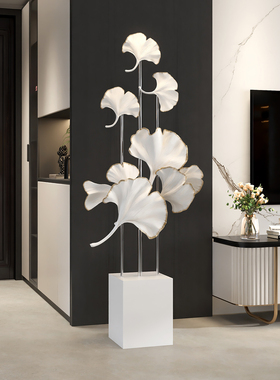 斯堪的纳维亚银杏叶大型落地式装饰品可访问豪华客厅电视柜旁边的