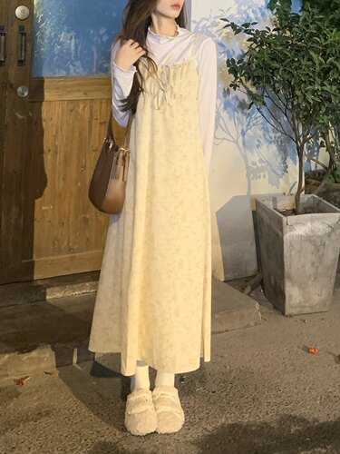 一颗甜桃yikett 《温柔白月光 》春季甜美淡黄色碎花吊带连衣裙女