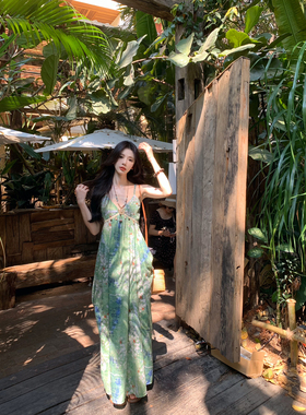 一颗甜桃yikett《绿野仙踪记》吊带V领收腰显瘦连衣裙女度假风夏