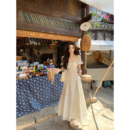一颗甜桃yikett《在逃公主裙》夏季短袖连衣裙女度假风显瘦连身裙