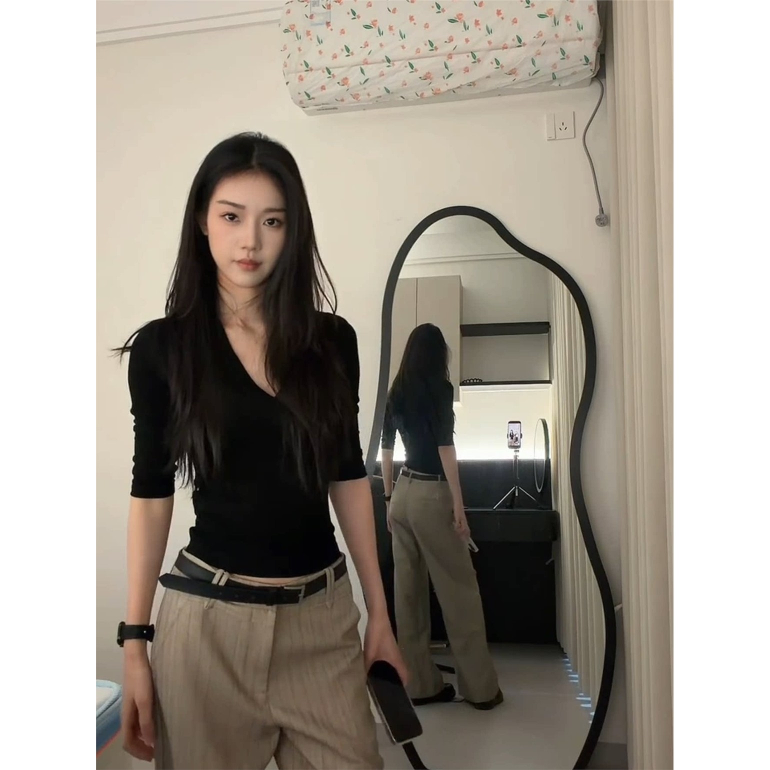 高级感黑色V领中袖t恤女