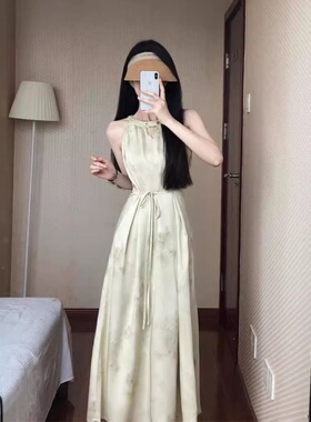 法式气质挂脖清竹晕染设计感吊带连衣裙夏季新款显瘦无袖露肩裙子