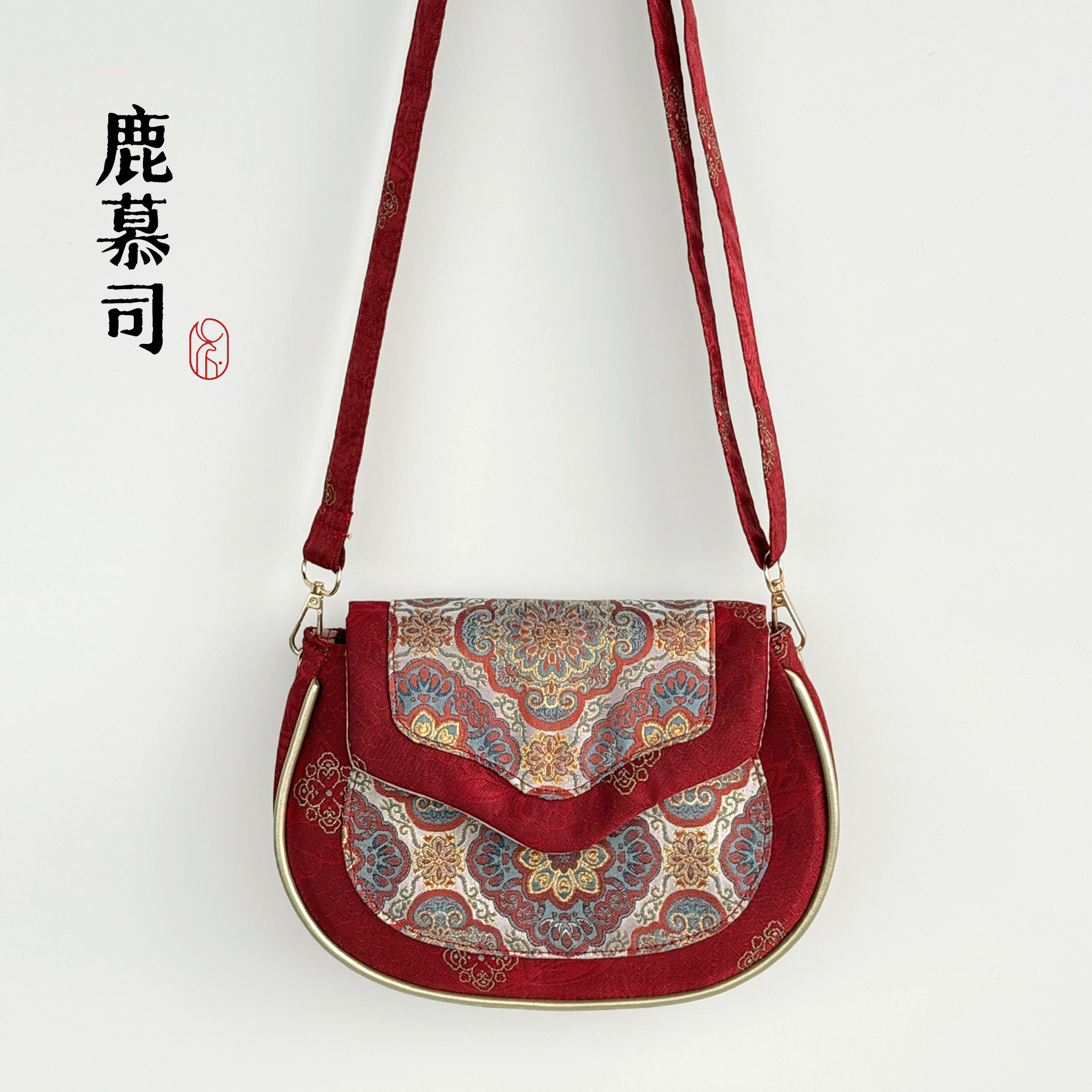 国风汉服包原创设计复古仿宋锦新中式斜挎可调红色金丝团花马鞍包