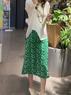 2026春季新款绿色碎花半身裙女时尚复古别致小众百搭显瘦开叉裙子