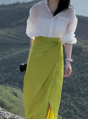 2026夏季新款绿色开叉半身裙女小众设计时尚轻奢高级感显瘦裙子