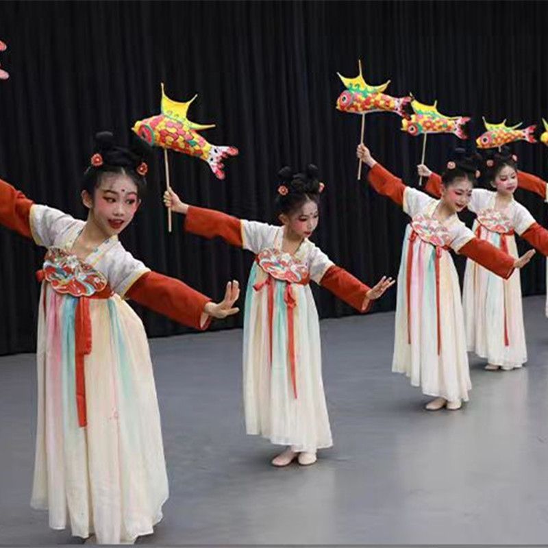 俏元夕儿童汉服演出服中国风古典舞正月十五夜舞蹈女童金鱼灯道具