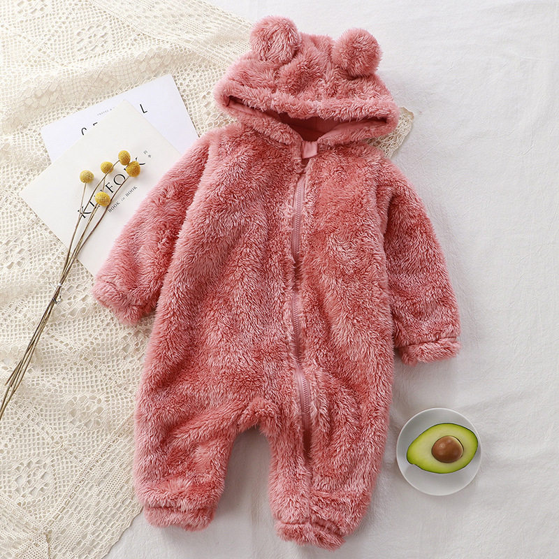 MALE AND FEMALE BABY CORAL VELVET ONE-PIECE PAJAMAS FOR AUTUMN AND WINTER INFANTS AND YOUNG CHILDREN ARE WARM THICKENED CRAWLING OUT AND CHILDRENS SLEEPING BAGS