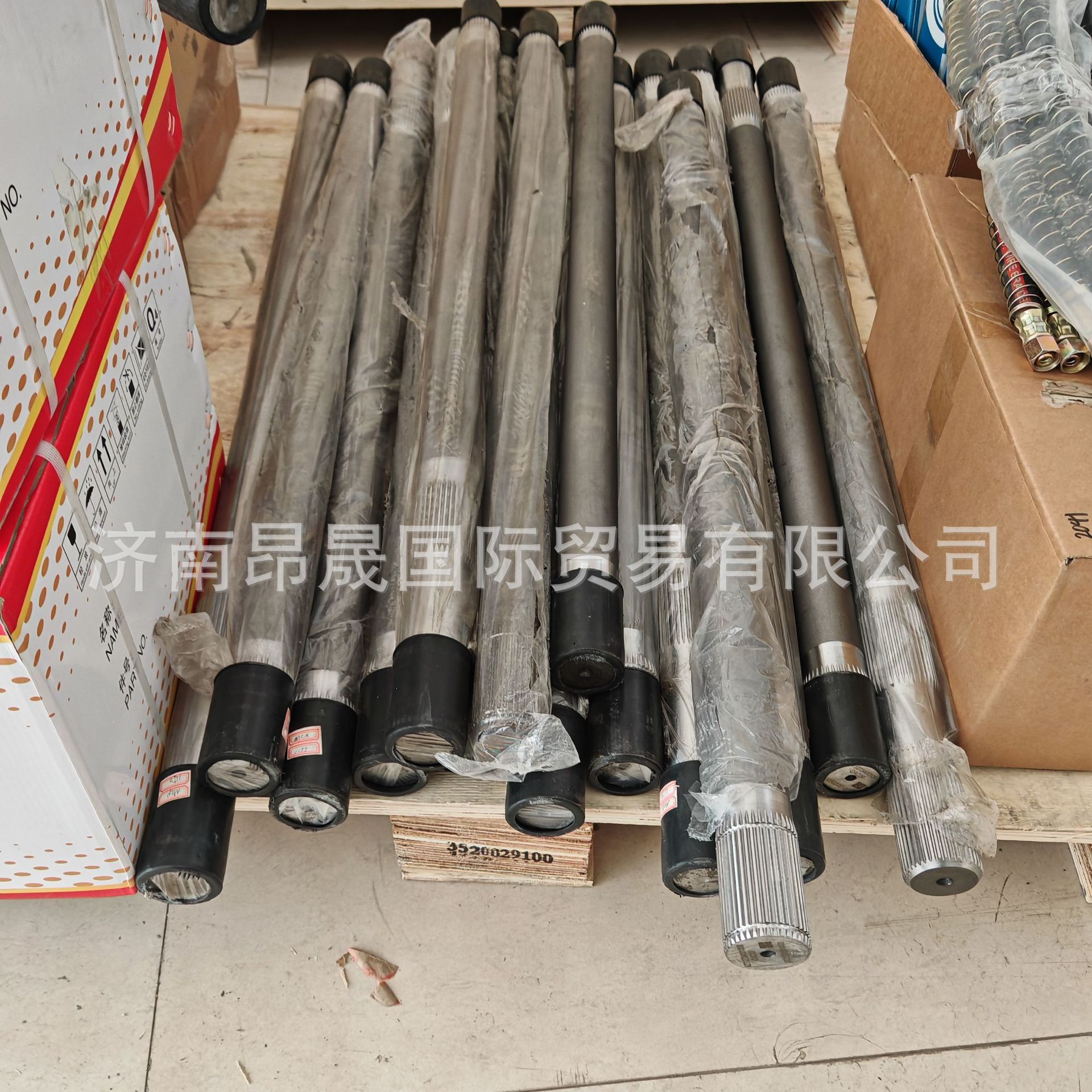 重汽HOWO T7H 汕德卡C7H C9H 配件出口 半轴(右) AZ712734001015