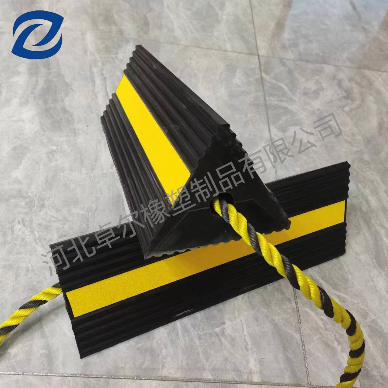 橡胶飞机挡块600*180*146止退厂家直销飞机停机轮挡三角橡