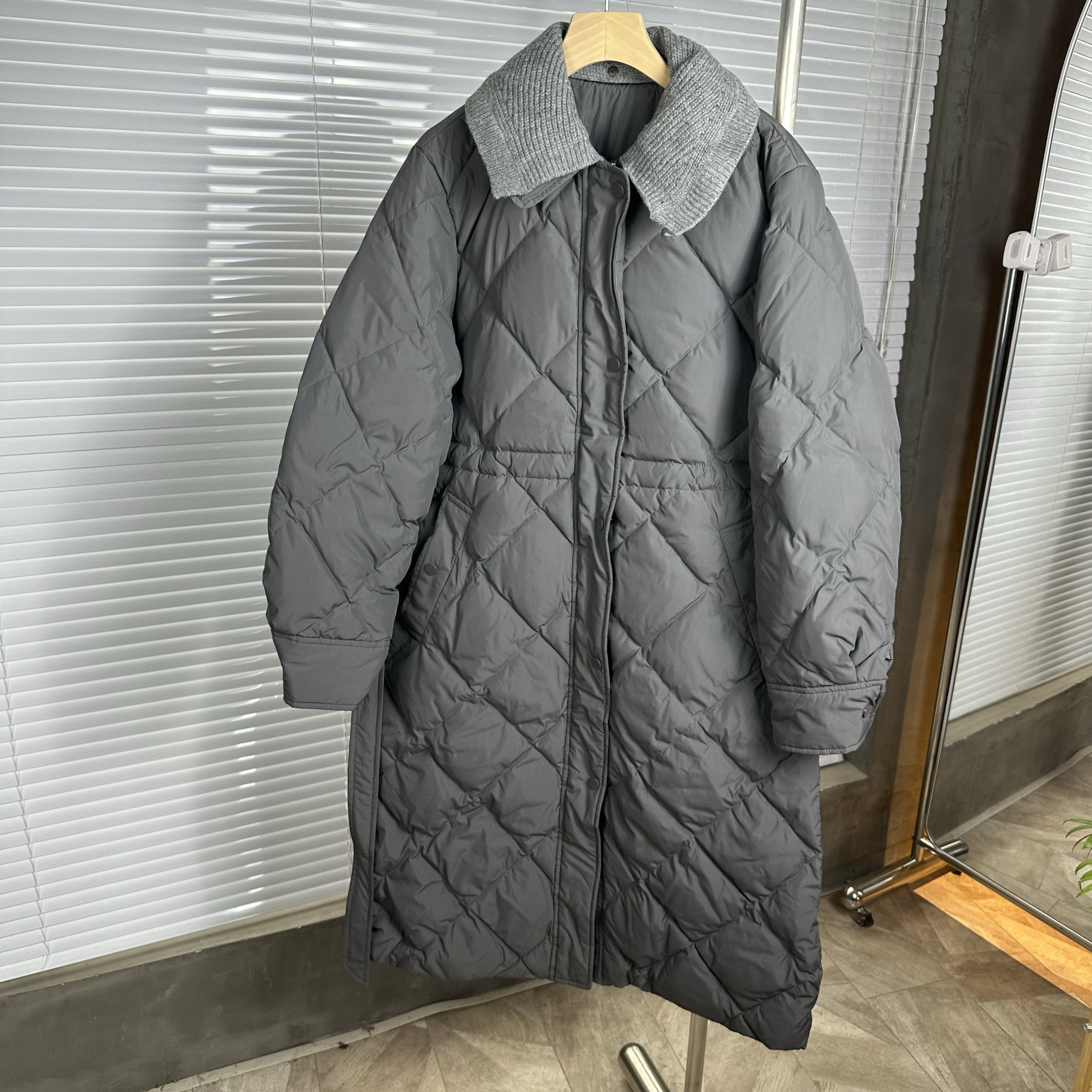 实体精品女装店  2024冬季新款韩版女款宽松显瘦中长款过膝羽绒服