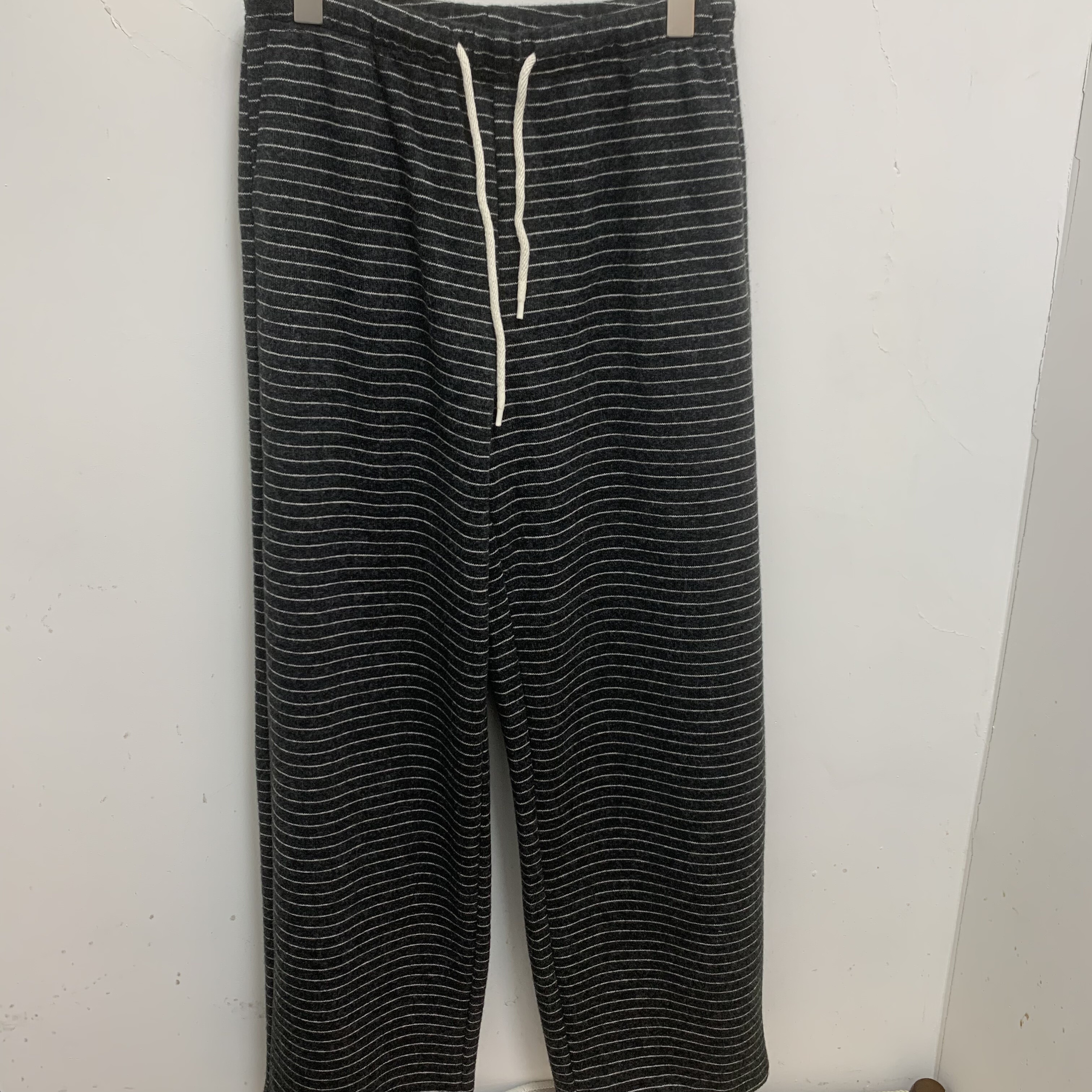 实体店精品女装2025冬季新款时尚休闲百搭松紧腰条纹显瘦卫裤