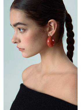 CHEZ LOOPS红色月牙耳环 亚克力小众设计简约高级感新款耳圈耳饰