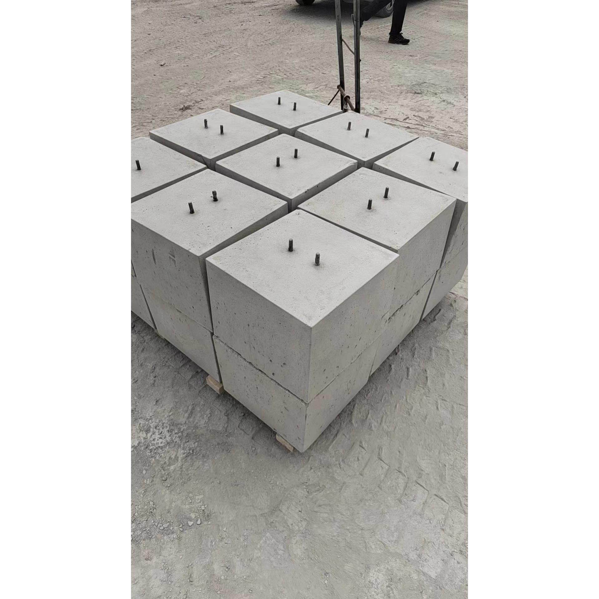 福建广东发货光伏水泥墩基座配重块混凝土预制30圆墩方定制发电