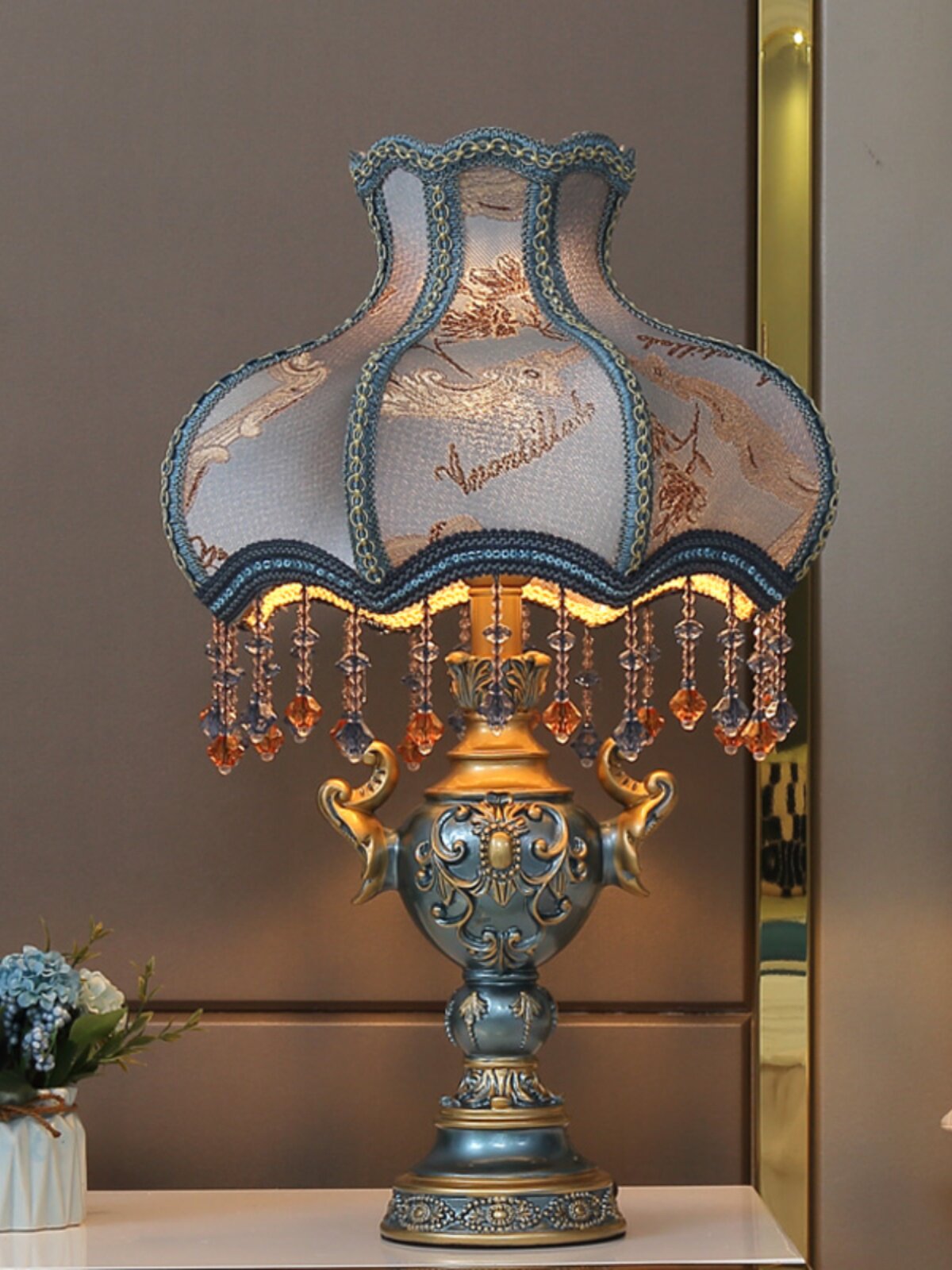 欧式台灯轻奢2021新款创意覆古插电式调光家用书房婚房卧室床头灯