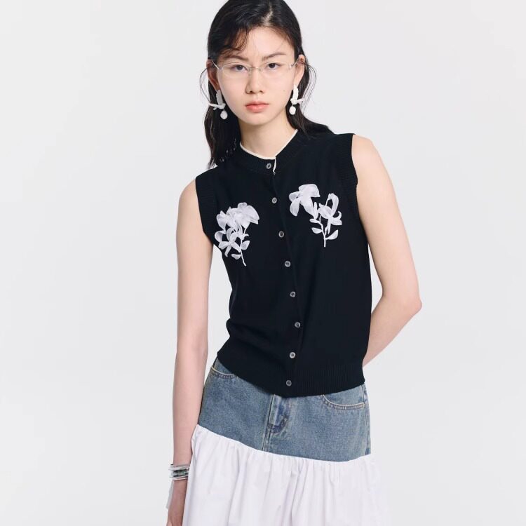 KotWai Ngai 25SS春夏系列重工立体花朵丝带绣无袖针织开衫女