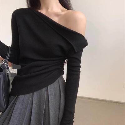 别致斜肩毛衣黑色打底衫
