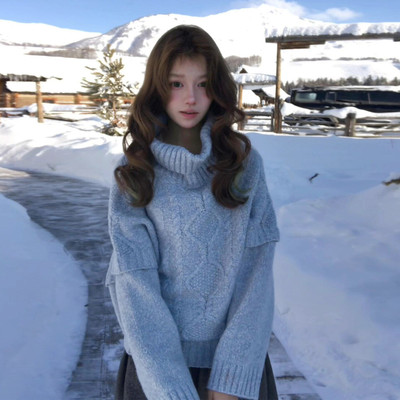 蓝色宽松慵懒风高领长袖