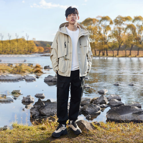 2005连帽黑色工装风男士百搭夹克