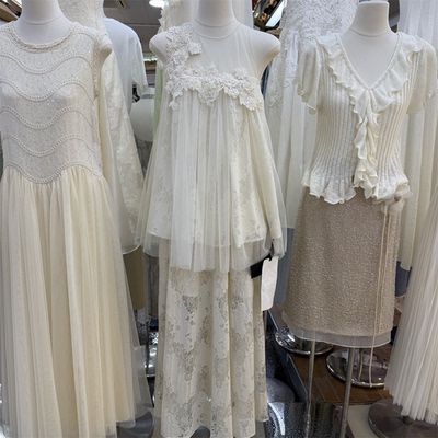 钉珠立体花朵上衣松紧腰半身裙