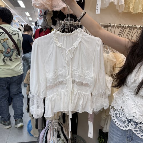 韩版蕾丝镂空拼接绑带木耳边小衫