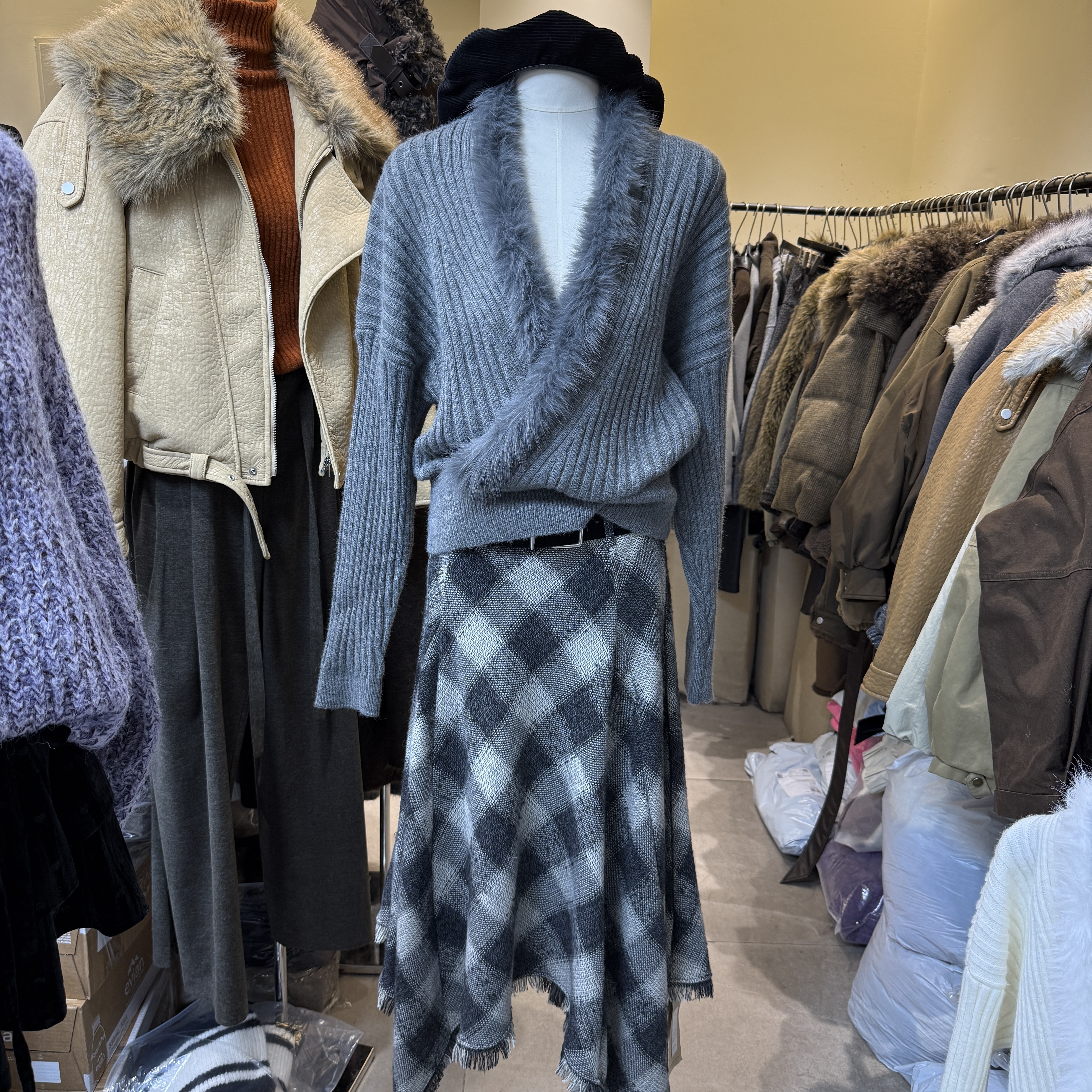 韩版毛领毛衣＋不规则半身裙套装