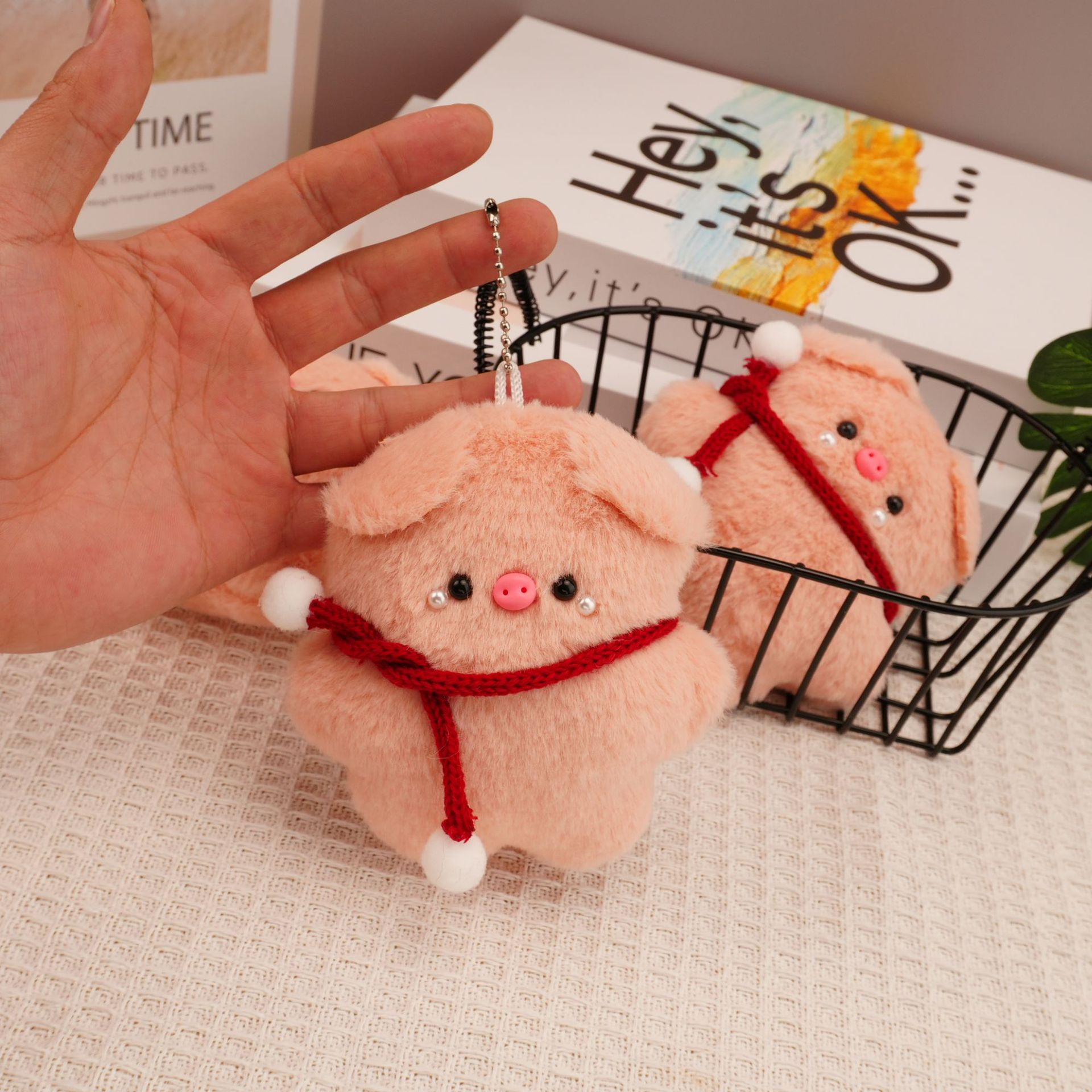 同款粉围巾全身猪毛绒挂件可爱猪猪背包钥匙扣挂件粉猪玩偶