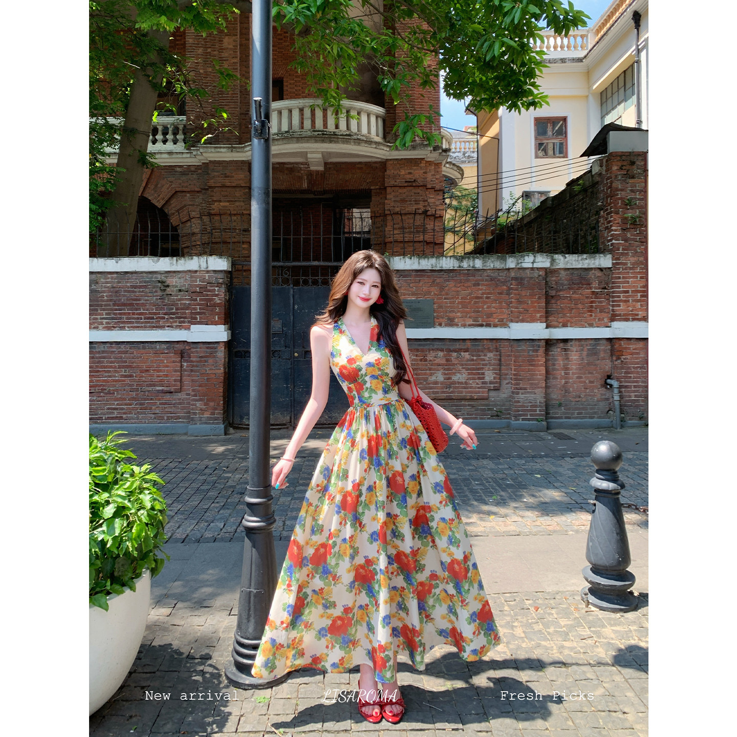 现一生罗曼【明媚花境】法式挂脖连衣裙女夏油画V领收腰碎花裙图片