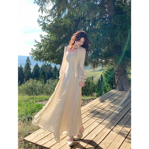 法式复古波点挂脖蕾丝连衣裙