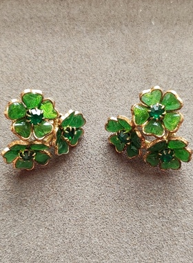 Vintage v＊o poured Glass绿色花花耳夹