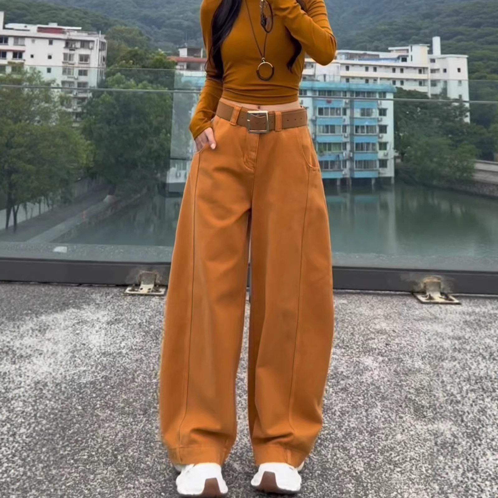 秋冬季新款橘色弯刀阔腿牛仔裤女时尚宽松显瘦直筒拖地休闲牛仔裤