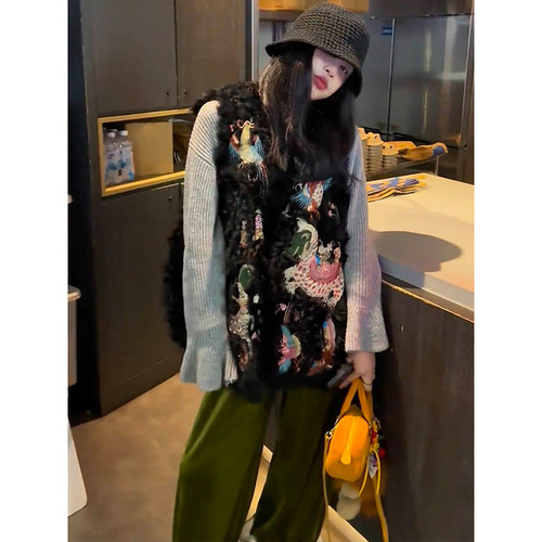 减龄设计重工显瘦羊羔绒马甲女