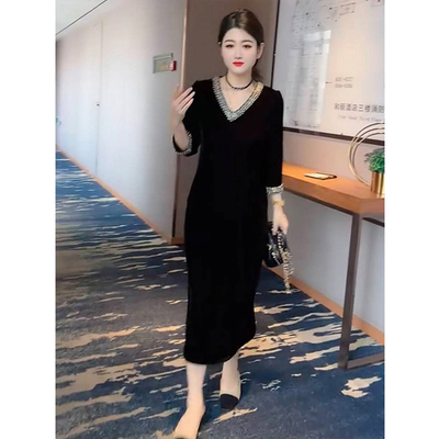 质感高级轻熟风精致丝绒连衣裙女