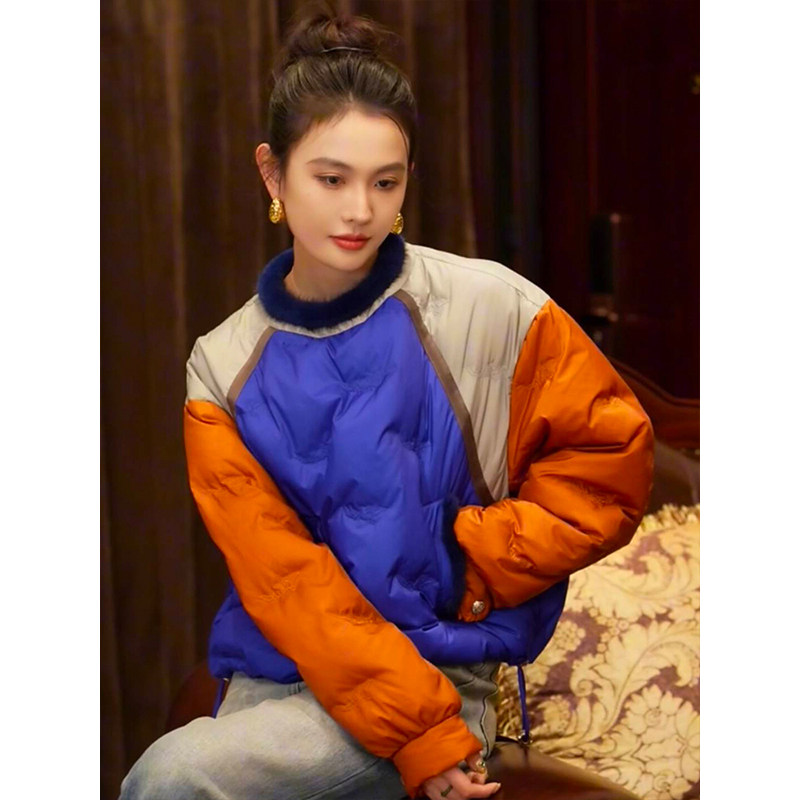 撞色长袖毛边立领宽松羽绒服女