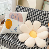 艾薇花朵抱枕沙发靠垫床头靠枕床上腰靠花瓣坐垫办公室午睡枕汽车