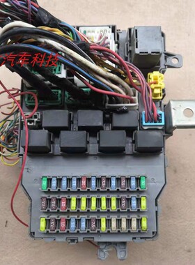 比亚迪G6仪表板配电盒保险丝盒车身电脑车身控制模块 6AJ-372201