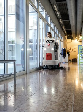 意大利高美COMAC三合一驾驶式多功能洗地机电动洗地车innova85B