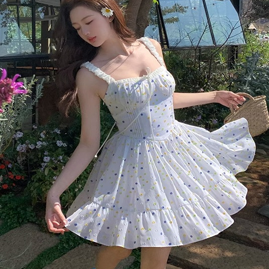 小丽普鲁斯特白色多巴胺少女穿搭波点小个子短款a字吊带连衣裙