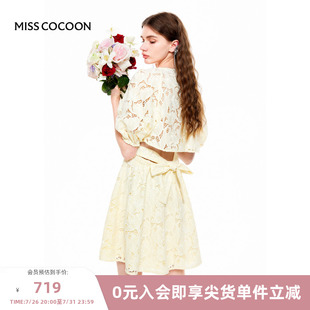 MISSCOCOON【花园度假】春夏新款蕾丝绣花后背镂空嫩黄色连衣裙